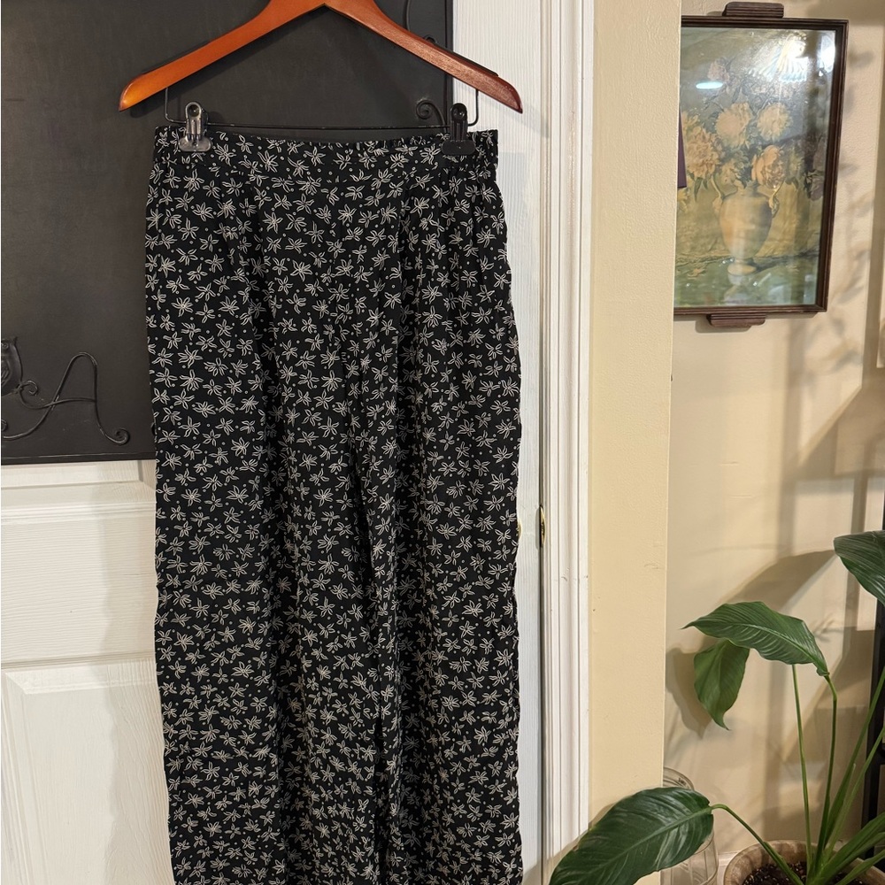 Vintage Wide Leg Black and White Floral Print Pants WITH POCKETS | New Frontier